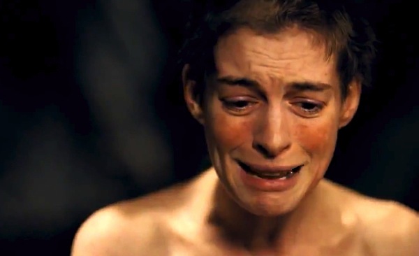 anne-hathaway-short-hair-crying-in-les-miserables-2012